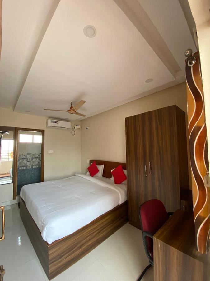 Hotel Renuka Visakhapatnam Buitenkant foto