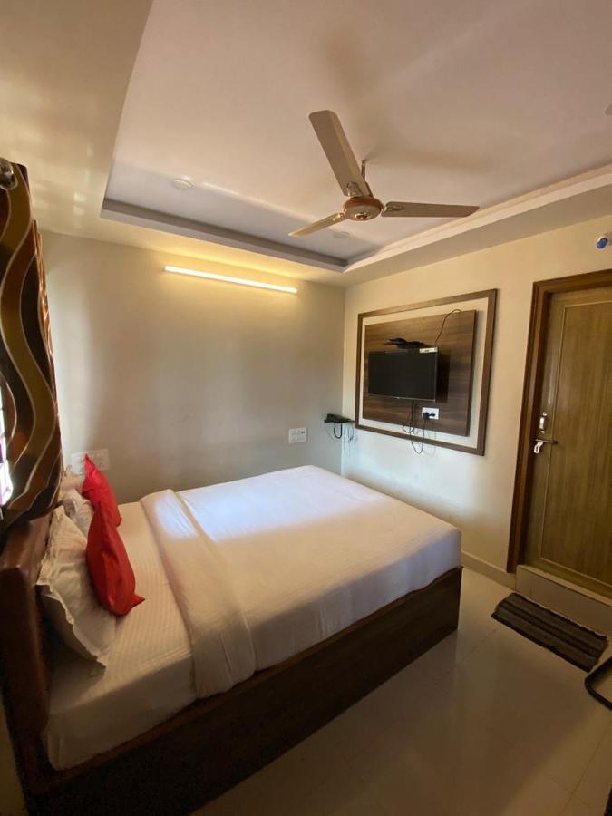 Hotel Renuka Visakhapatnam Buitenkant foto